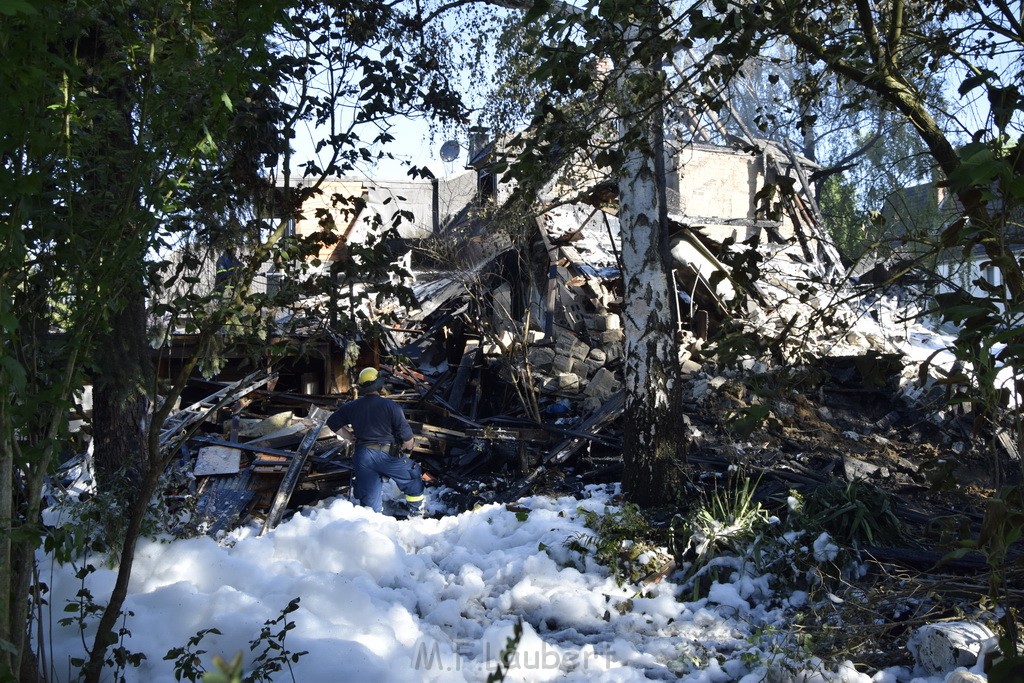 Grossfeuer Einfamilienhaus Siegburg Muehlengrabenstr P1316.JPG - Miklos Laubert